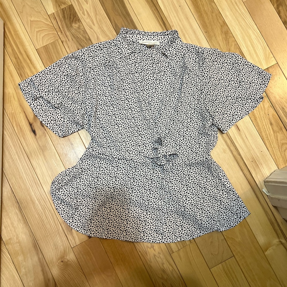 Women’s Blouse : Size Medium